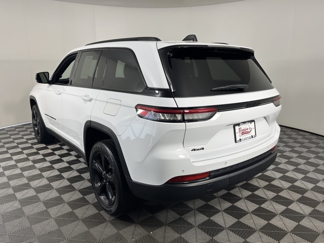 2022 Jeep Grand Cherokee Altitude photo 4