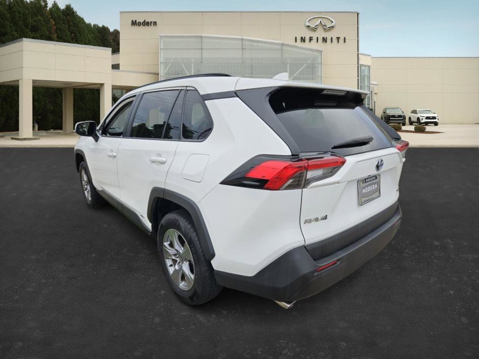 2022 Toyota RAV4 Hybrid XLE photo 2