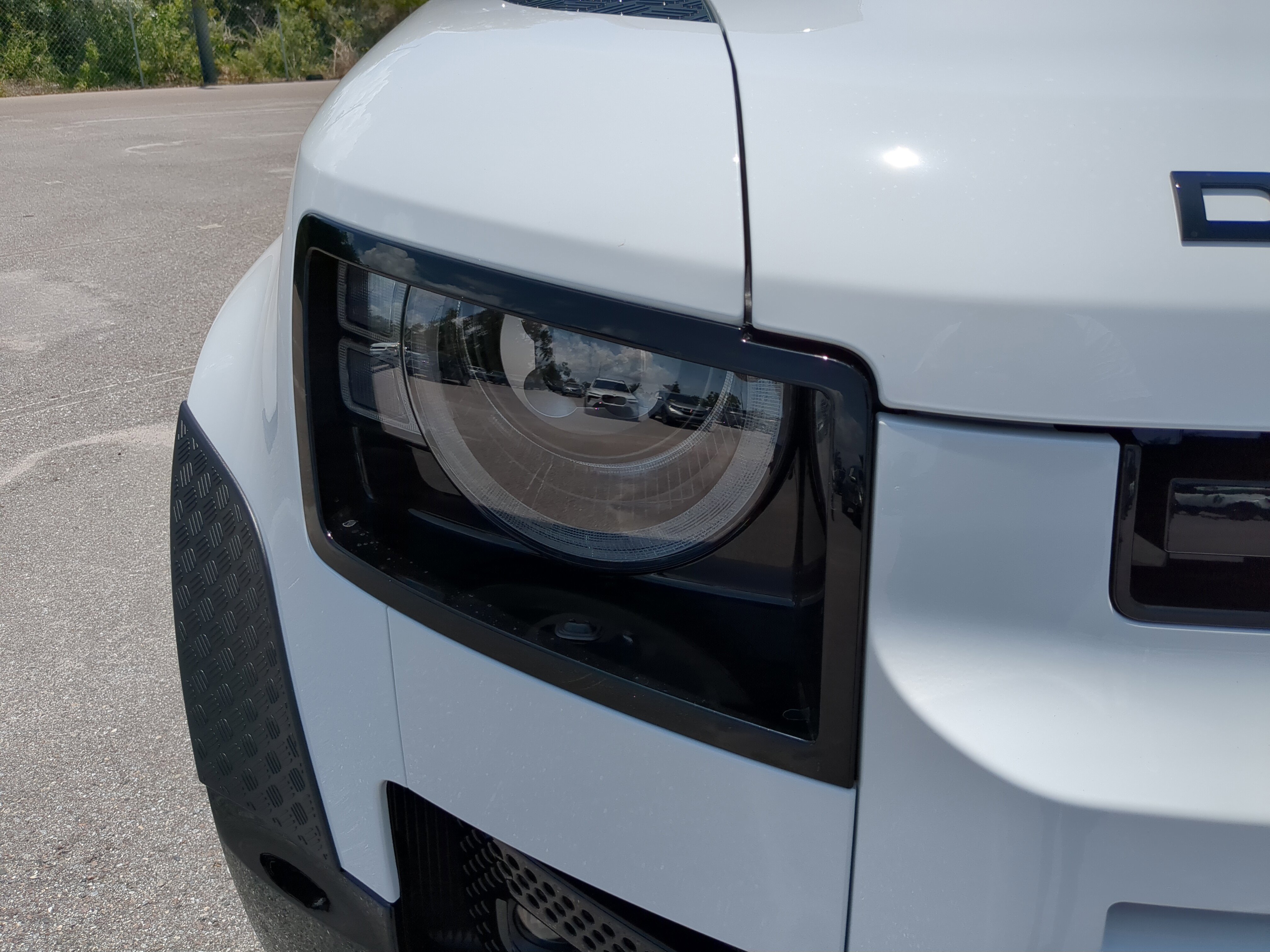 2025 Land Rover Defender X-Dynamic SE photo 9