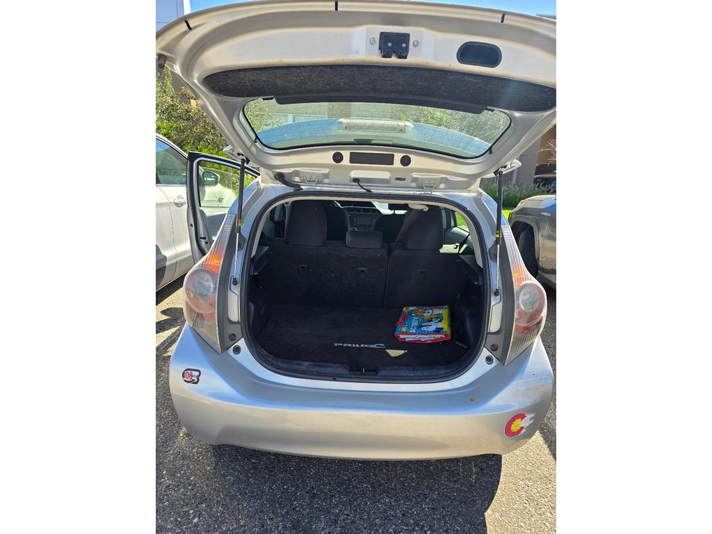 2013 Toyota Prius C Three photo 6