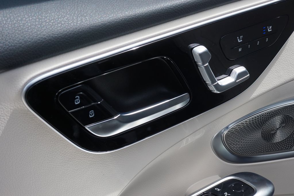 2025 Mercedes Benz C 300 4MATIC photo 21