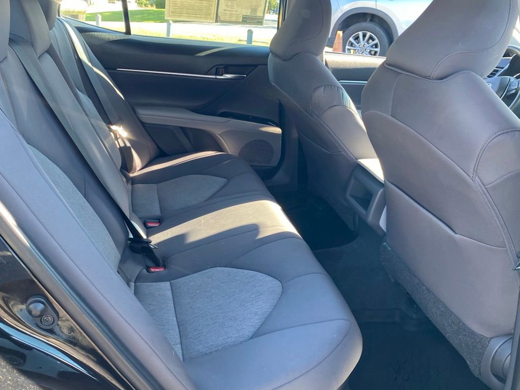 2020 Toyota Camry Hybrid LE photo 11