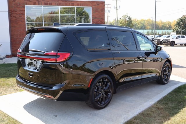 2026 Chrysler Pacifica Limited S Appearance photo 31