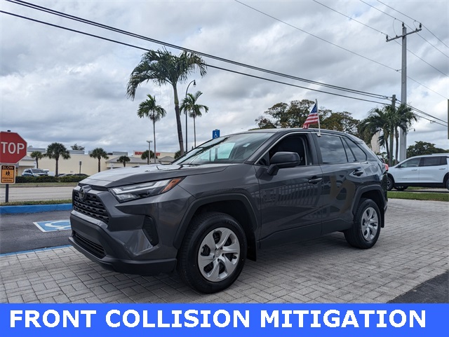 2024 Toyota RAV4 LE photo 4