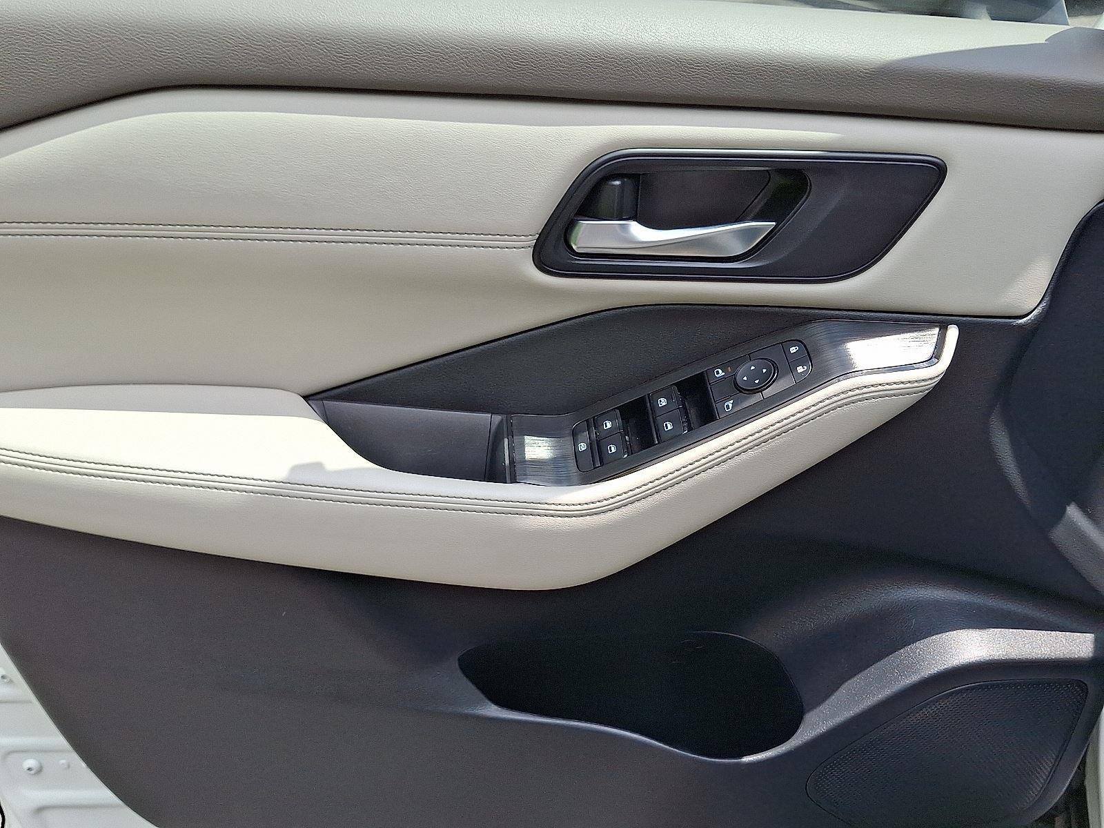 2022 Nissan Rogue SV photo 12