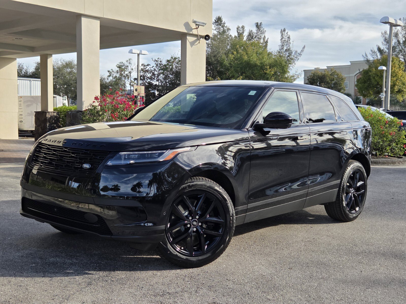 2026 Land Rover Range Rover Velar S's photo