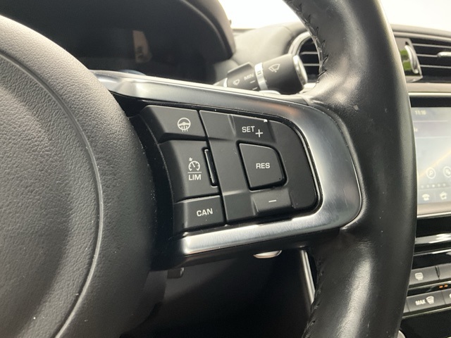 2018 Jaguar XE R-Sport photo 16
