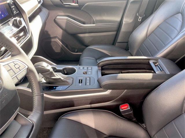 2024 Toyota Highlander XLE photo 12