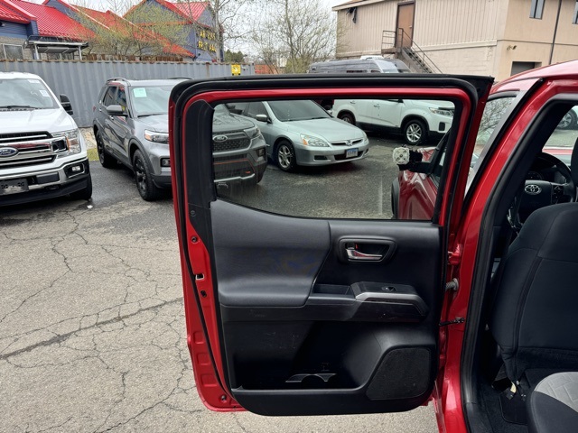 2021 Toyota Tacoma TRD Off-Road photo 13