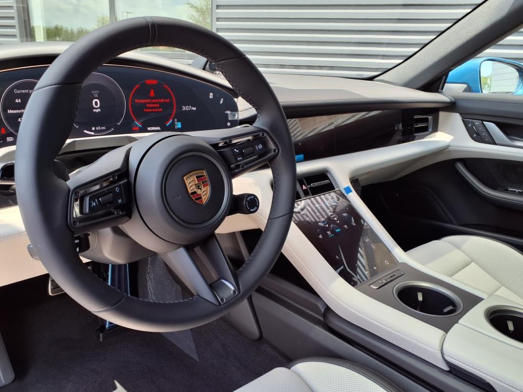 2025 Porsche Taycan 4 Cross Turismo photo 4
