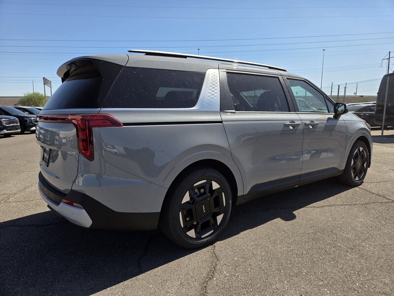 2026 Kia Carnival EX photo 3