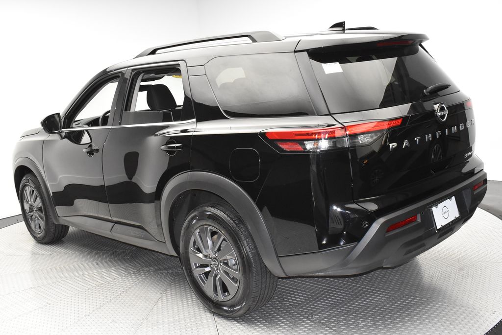2024 Nissan Pathfinder SV photo 4