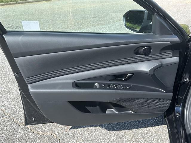 2025 Hyundai Elantra SEL Sport photo 10