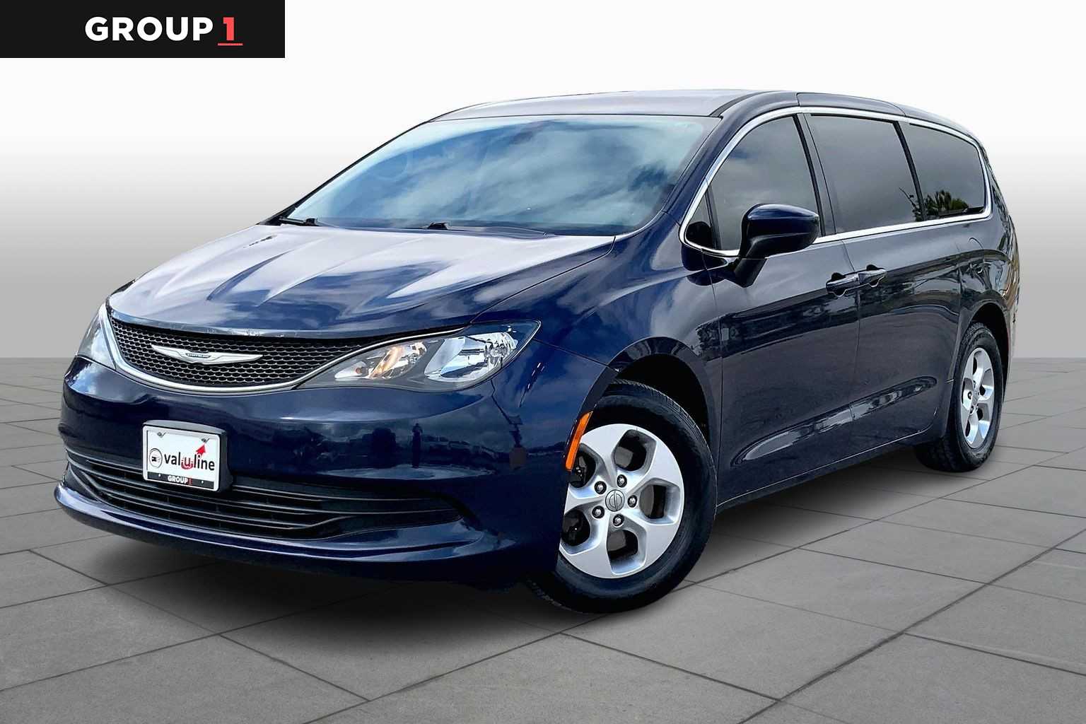 2017 Chrysler Pacifica LX's photo