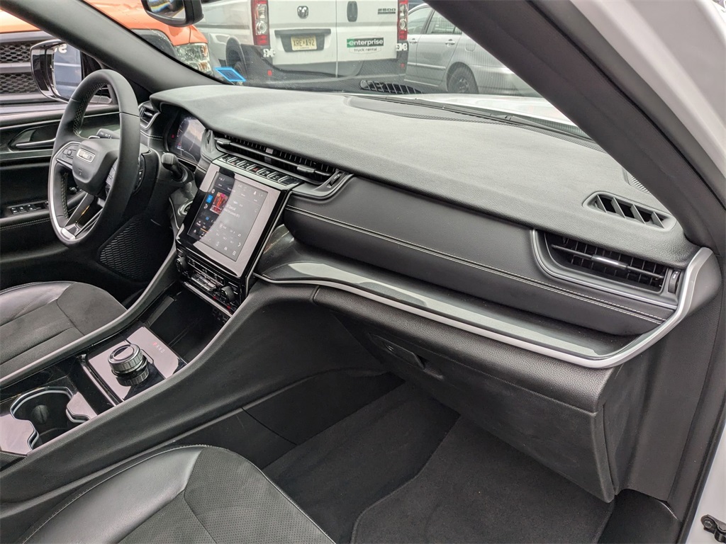 2023 Jeep Grand Cherokee Altitude photo 19