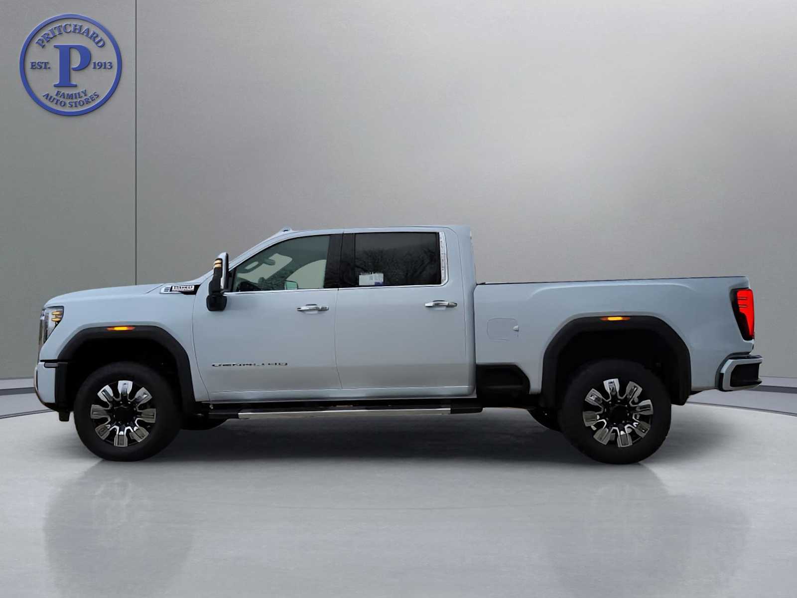 2026 Gmc Sierra 3500 HD Denali photo 4