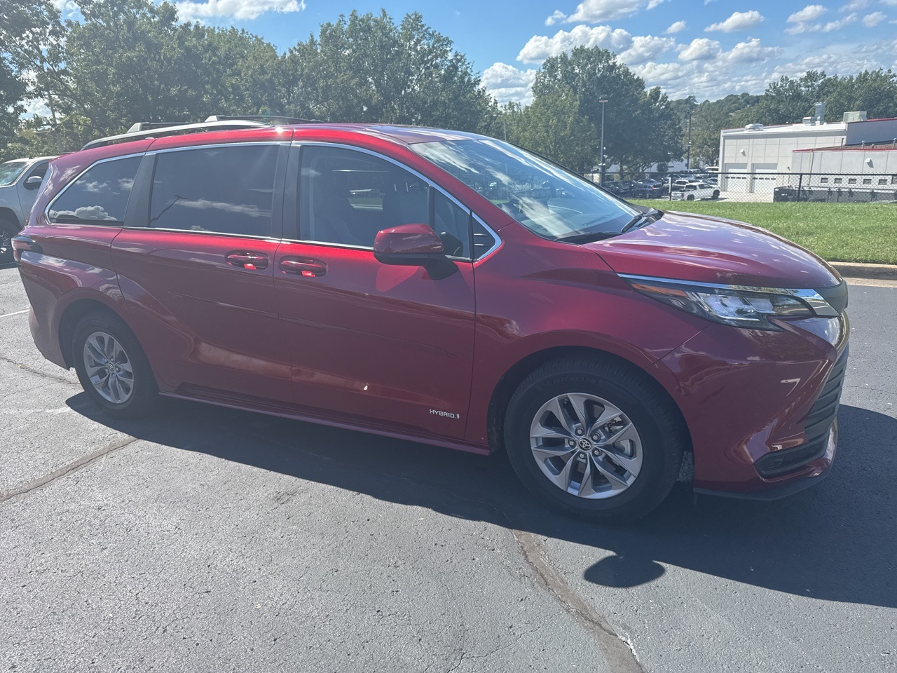 2021 Toyota Sienna LE photo 4