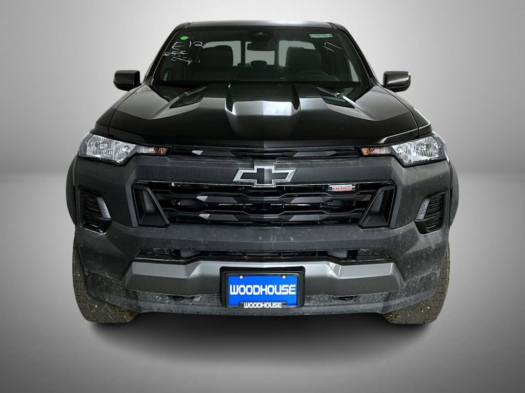 2025 Chevrolet Colorado Trail Boss photo 2