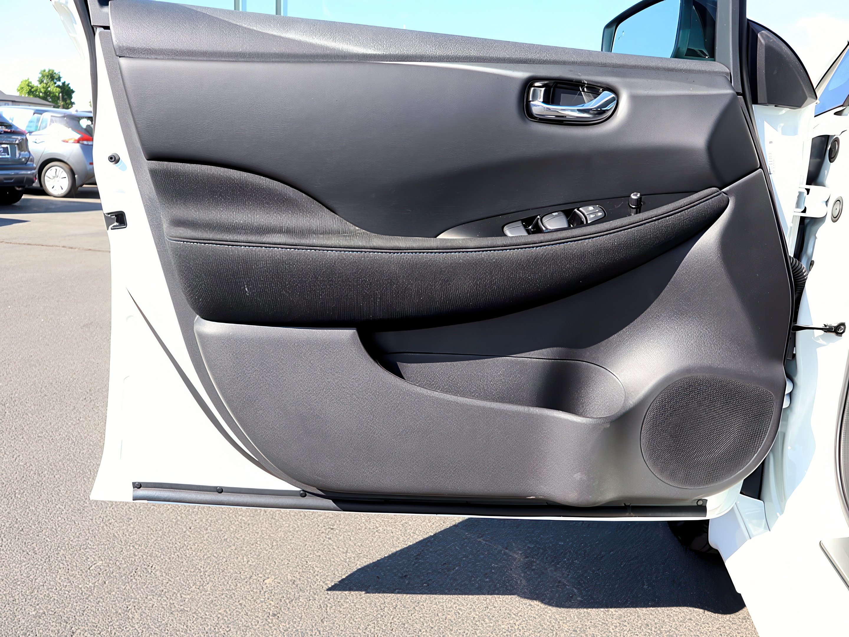 2025 Nissan Leaf SV Plus photo 10