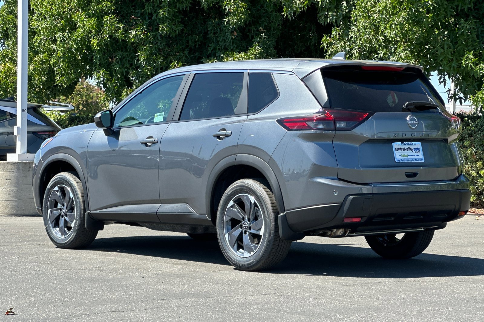 2026 Nissan Rogue SV photo 5