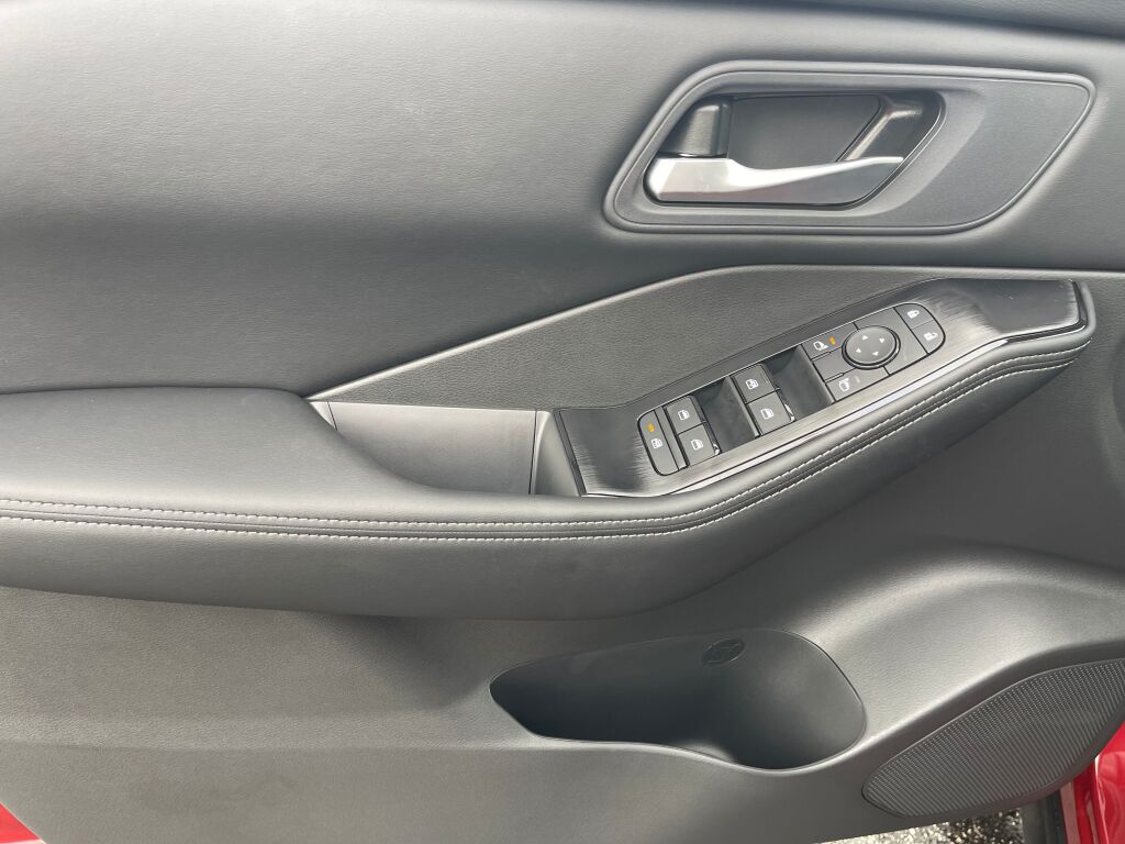 2026 Nissan Rogue SV photo 6