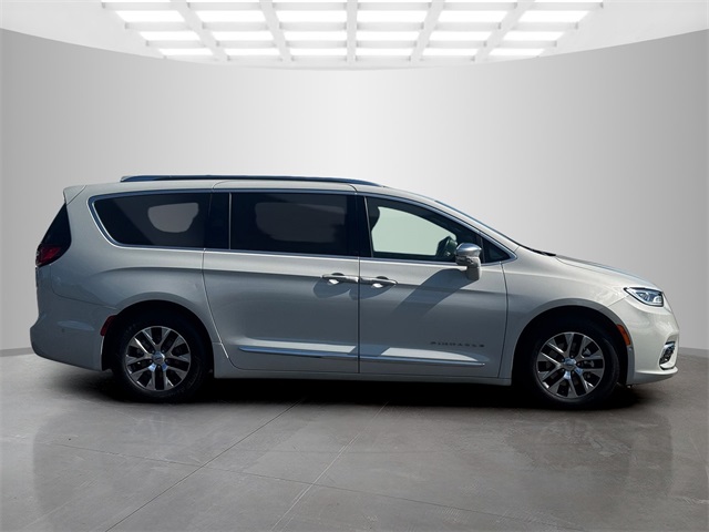 2021 Chrysler Pacifica Hybrid Pinnacle photo 8