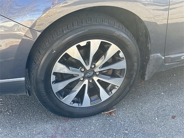 2017 Subaru Outback 2.5i Limited photo 2