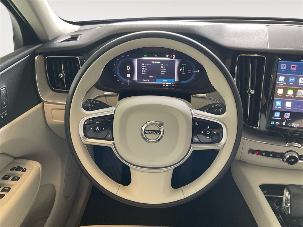 2025 Volvo XC60 Recharge Hybrid T8 Plus photo 11