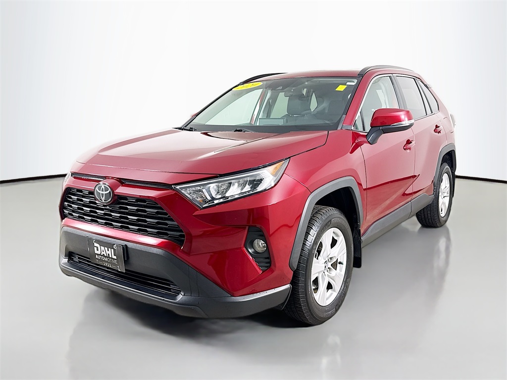 2020 Toyota RAV4 XLE photo 3