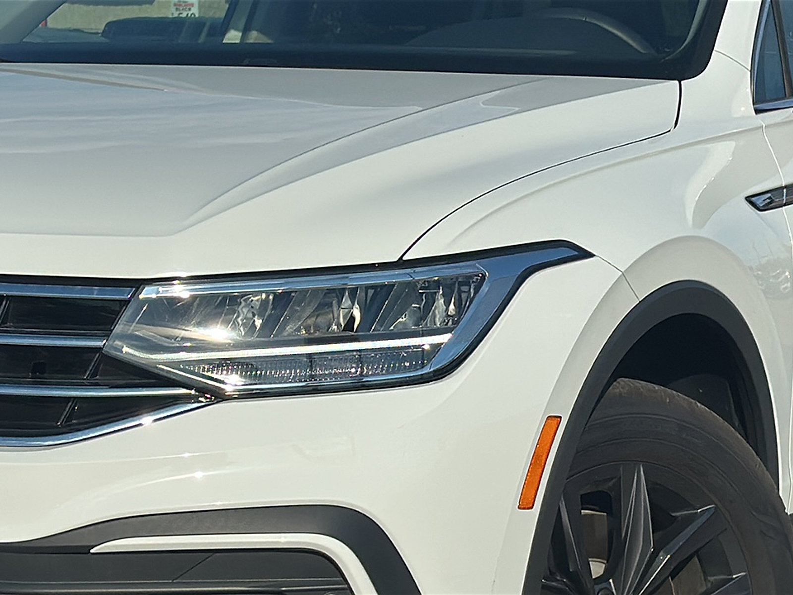 2024 Volkswagen Tiguan SE Wolfsburg Edition photo 2