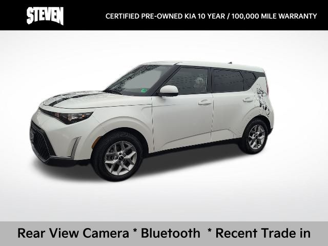 2025 Kia Soul LX's photo