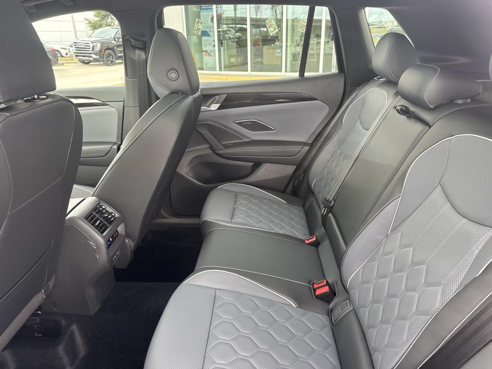 2025 Volkswagen Tiguan SEL R-Line Black photo 5