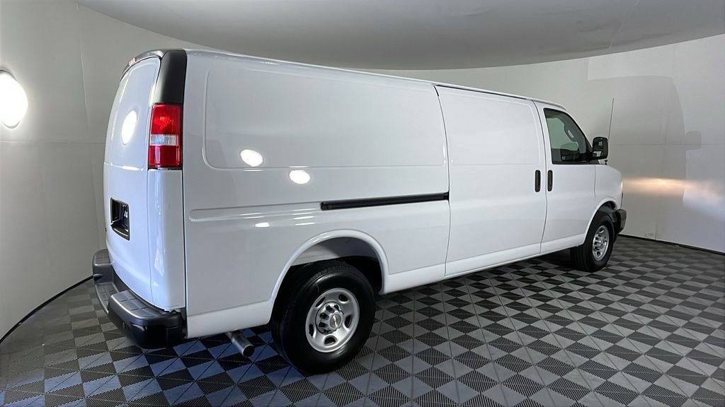 2025 Chevrolet Express Cargo 2500 photo 4