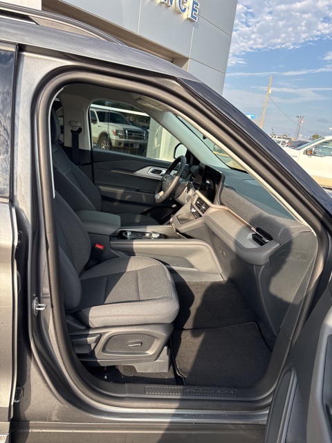 2025 Ford Explorer photo 25