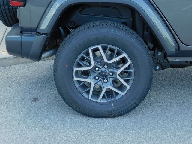 2025 Jeep Wrangler Sahara photo 10