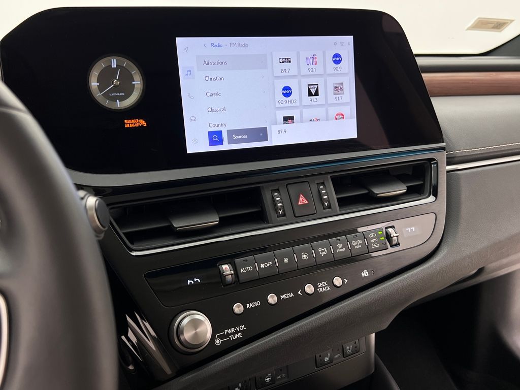 2023 Lexus ES 300h photo 3