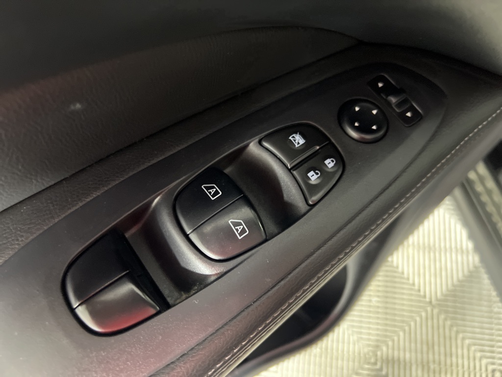 2019 Nissan Pathfinder SV photo 18