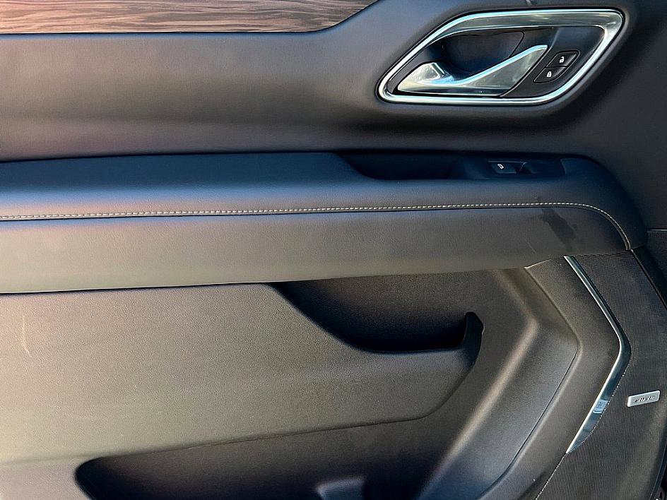 2021 Chevrolet Suburban LT photo 8