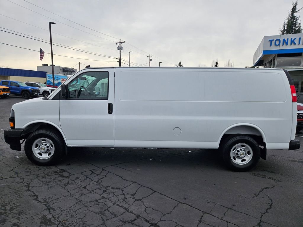 2025 Chevrolet Express Cargo 2500 photo 2