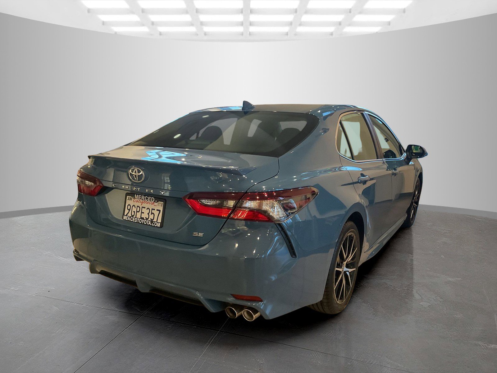 2023 Toyota Camry SE photo 3