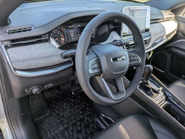 2025 Jeep Compass Latitude photo 11