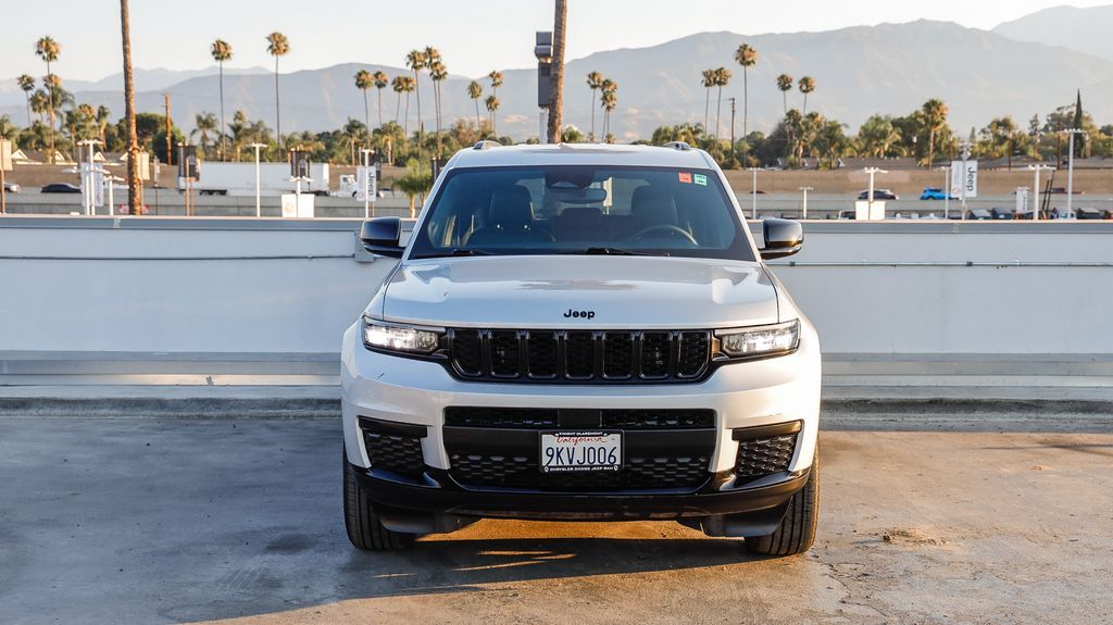 2024 Jeep Grand Cherokee Altitude photo 3