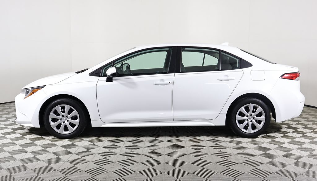2023 Toyota Corolla LE photo 3