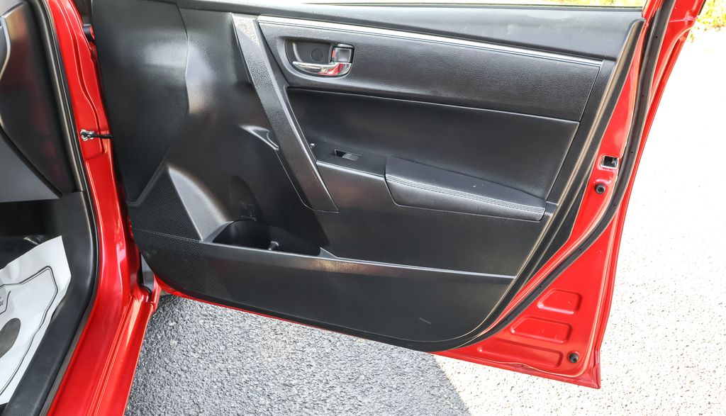 2015 Toyota Corolla L photo 34