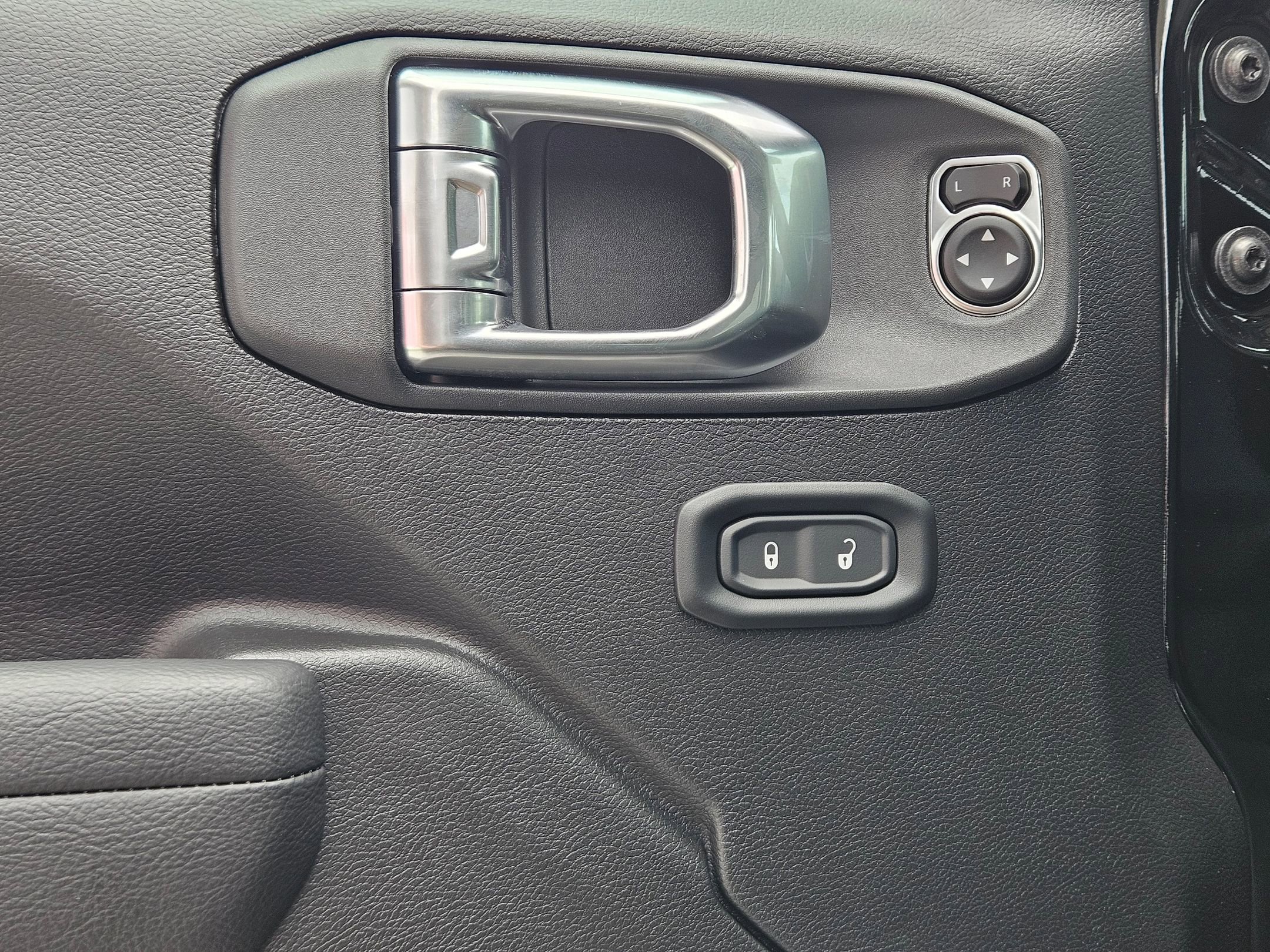 2025 Jeep Wrangler Sport S photo 17