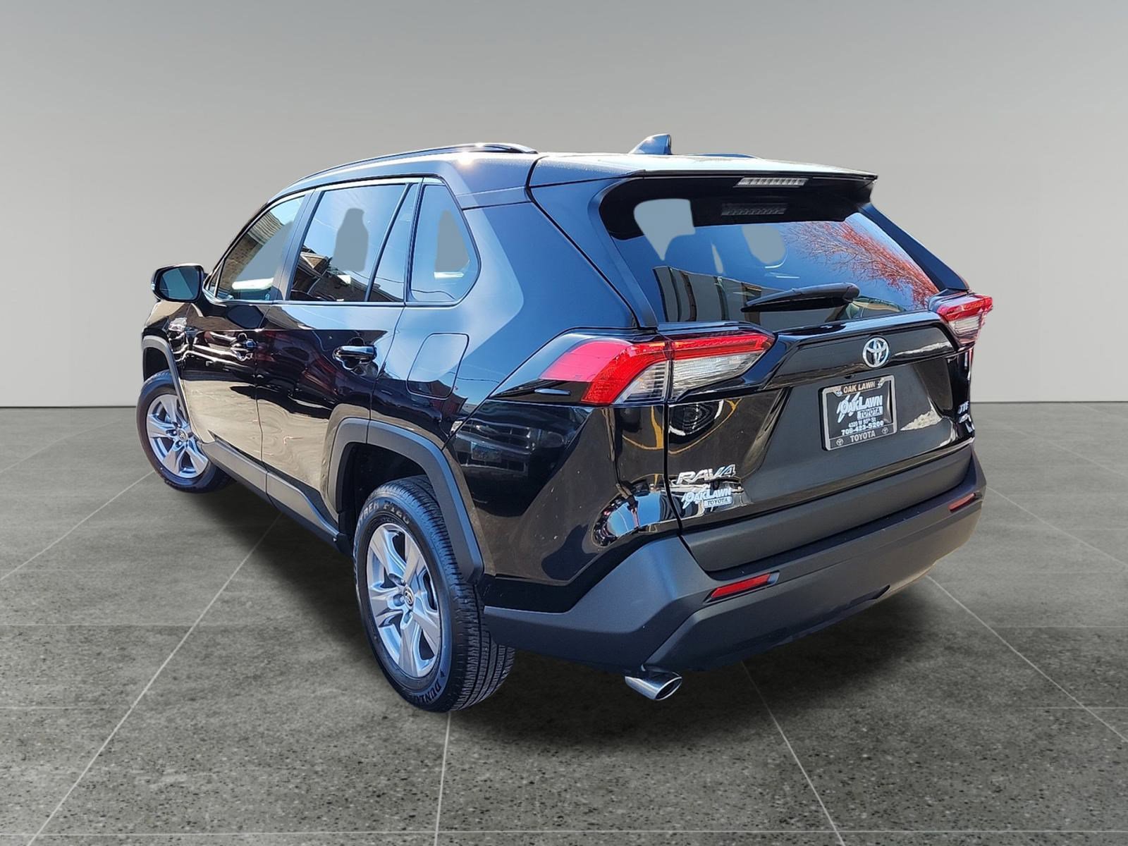 2025 Toyota RAV4 XLE photo 4