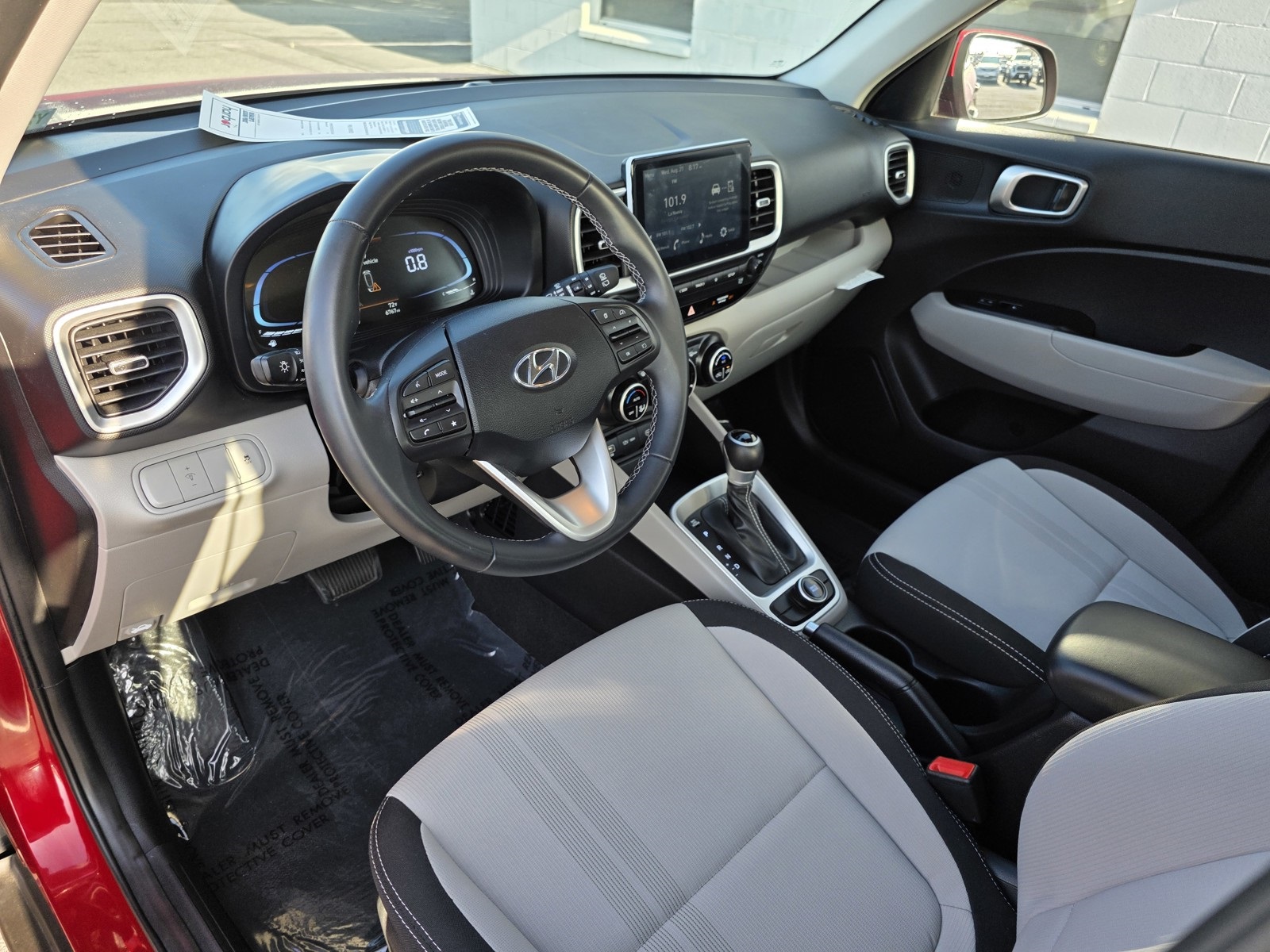 2024 Hyundai Venue SEL photo 19