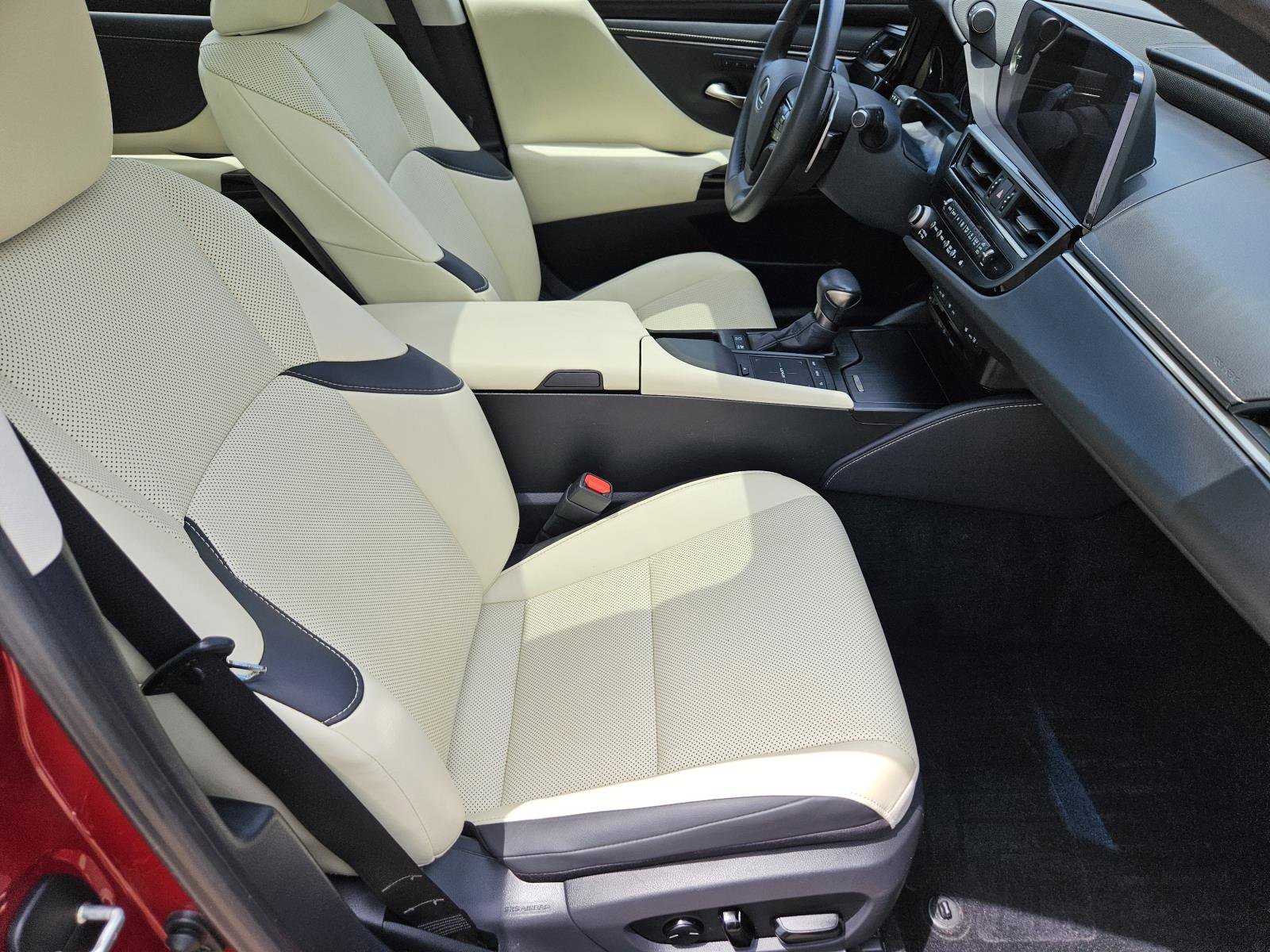 2022 Lexus ES 300h photo 41