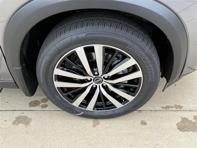 2025 Nissan Pathfinder Platinum photo 10