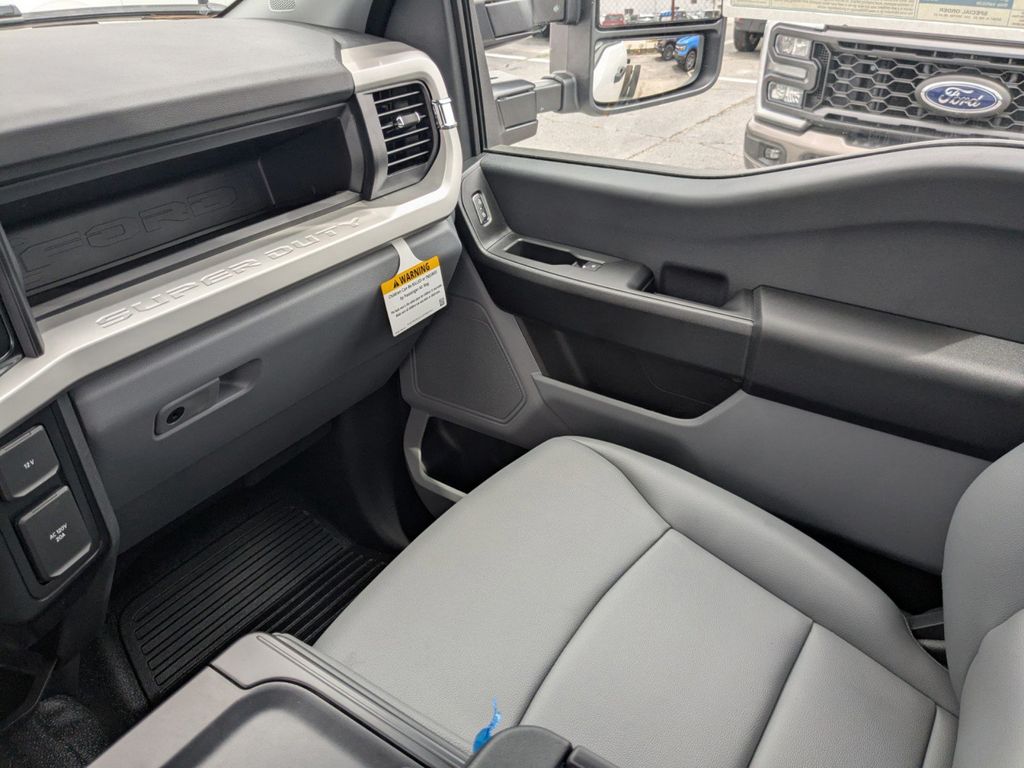 2025 Ford F-550 XL photo 14